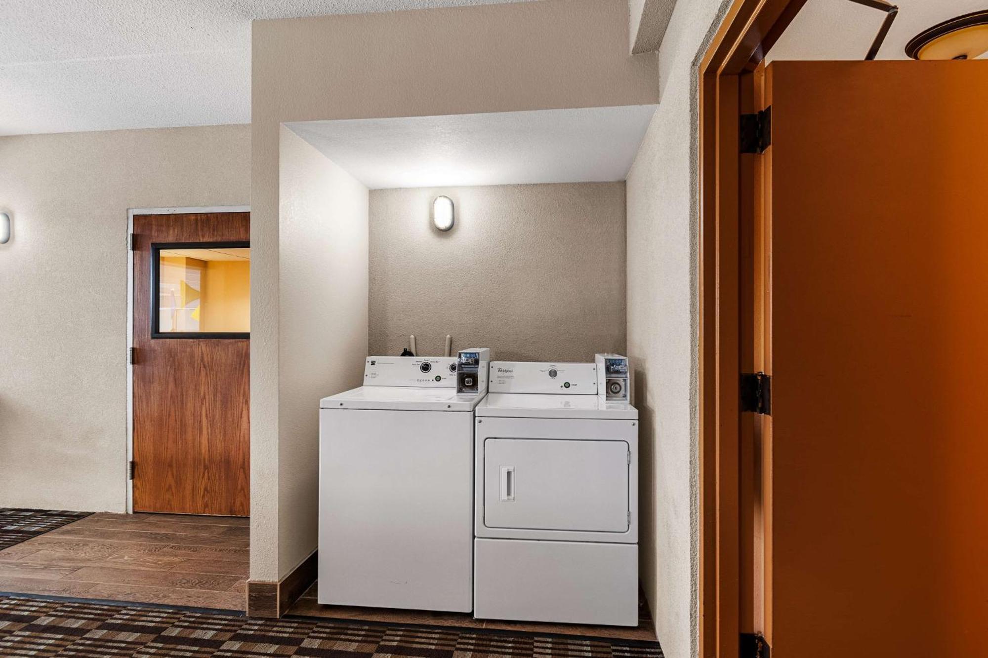 Best Western Bridgeview Hotel Superior Exterior photo